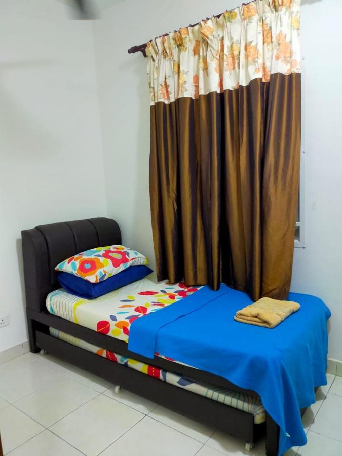 Homestay Semenyih 3 Bedroom Apartment By Kasyaf Экстерьер фото